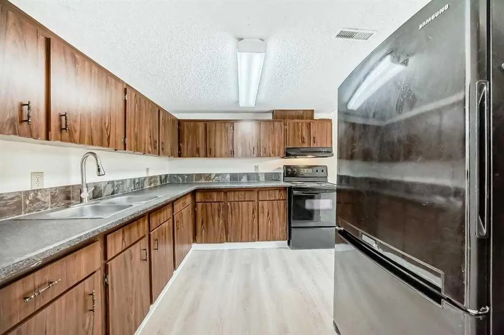 1540 29 Street NW Calgary AB T2N 4M1