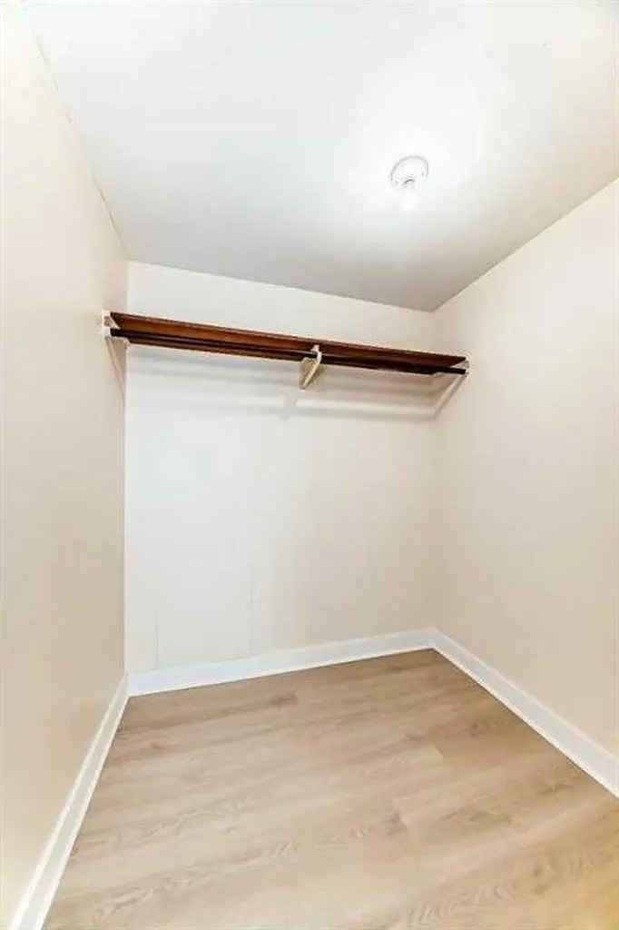 1540 29 Street NW Calgary AB T2N 4M1