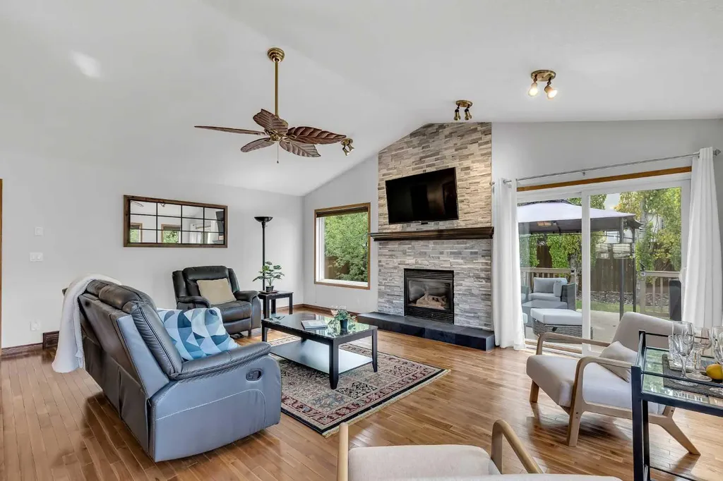 8 Mt Cascade Close SE Calgary AB T2Z 2K3