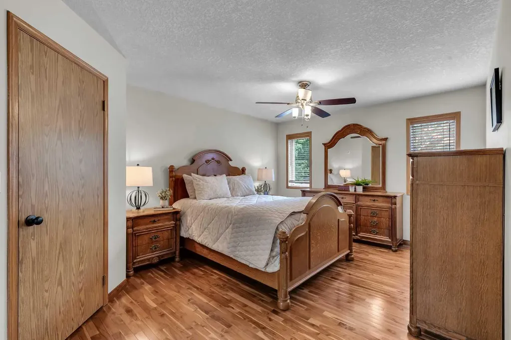 8 Mt Cascade Close SE Calgary AB T2Z 2K3
