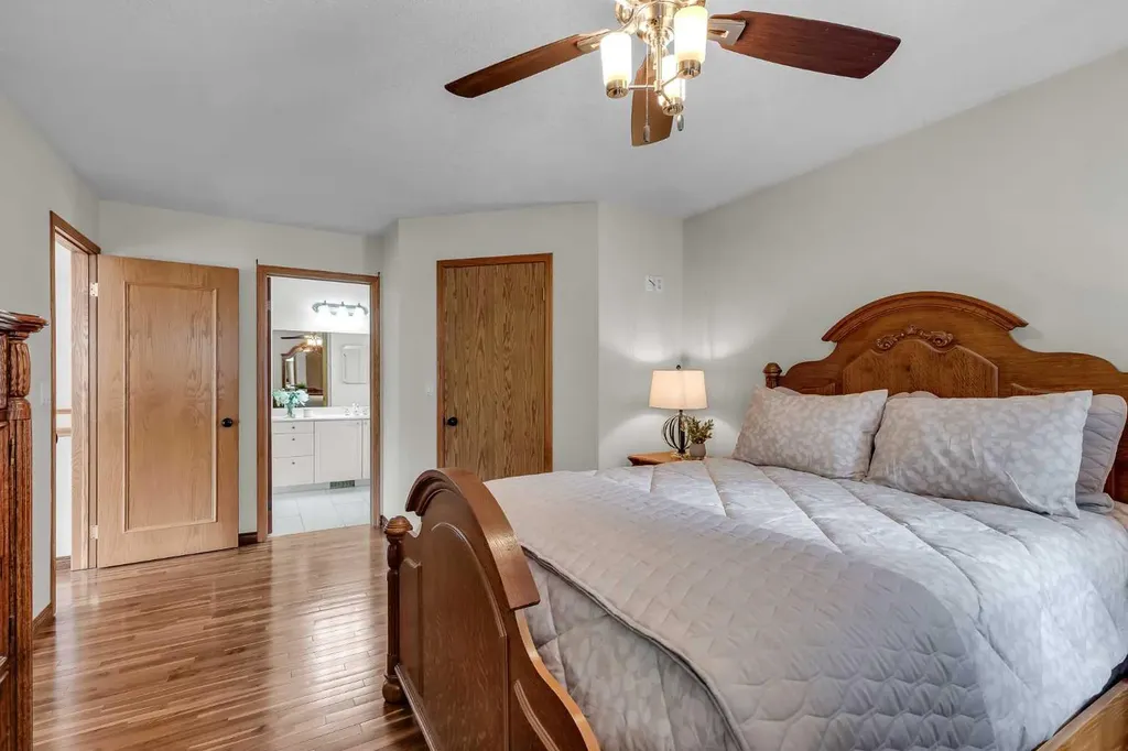 8 Mt Cascade Close SE Calgary AB T2Z 2K3