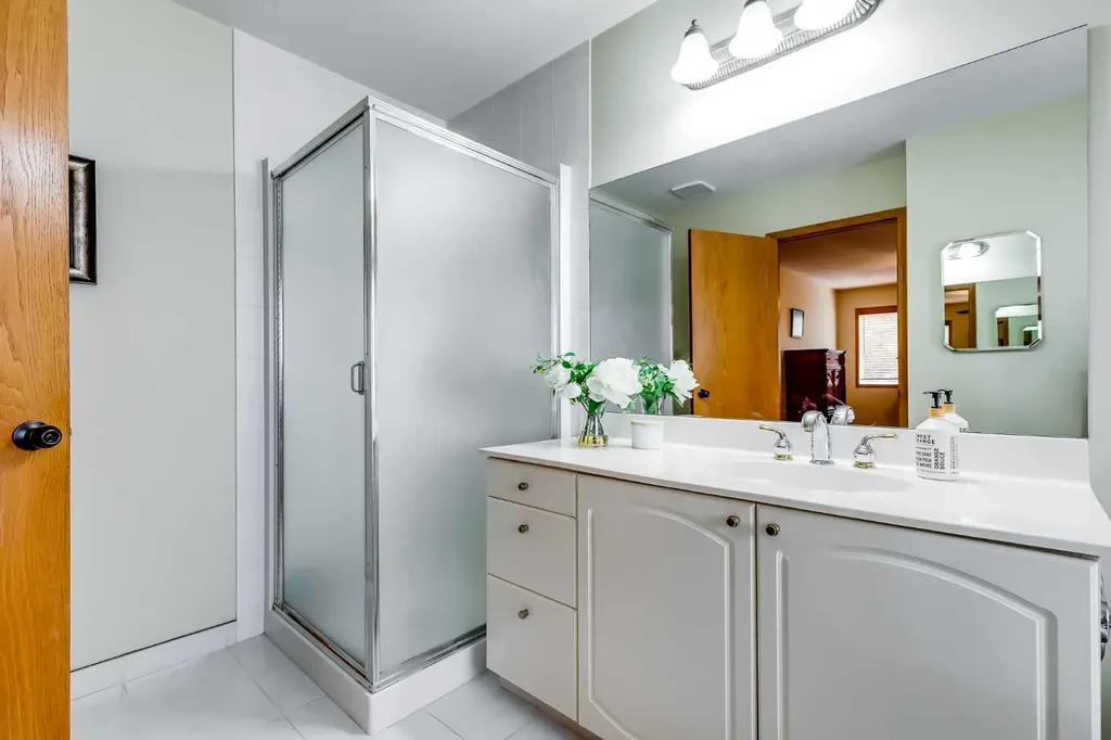 8 Mt Cascade Close SE Calgary AB T2Z 2K3