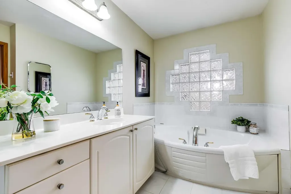 8 Mt Cascade Close SE Calgary AB T2Z 2K3