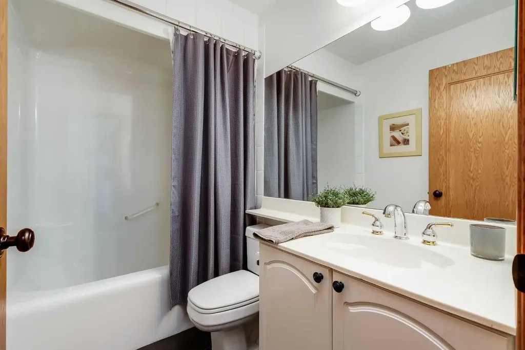 8 Mt Cascade Close SE Calgary AB T2Z 2K3