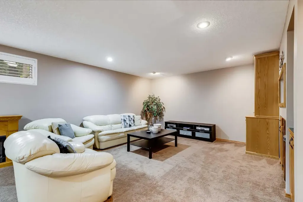8 Mt Cascade Close SE Calgary AB T2Z 2K3