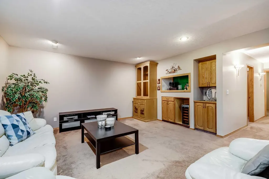 8 Mt Cascade Close SE Calgary AB T2Z 2K3