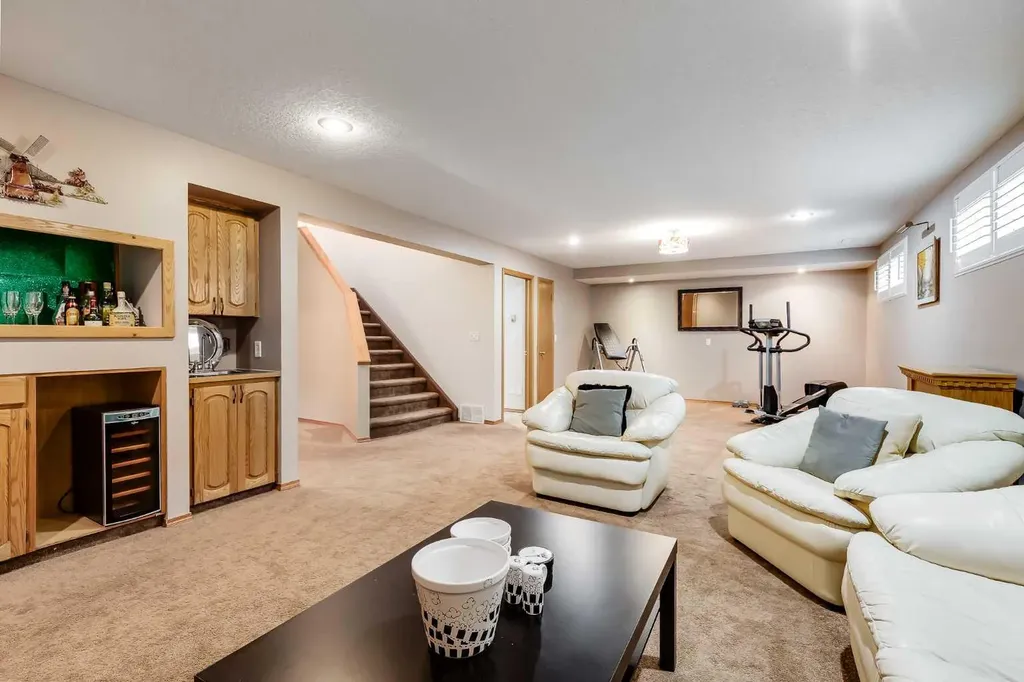 8 Mt Cascade Close SE Calgary AB T2Z 2K3