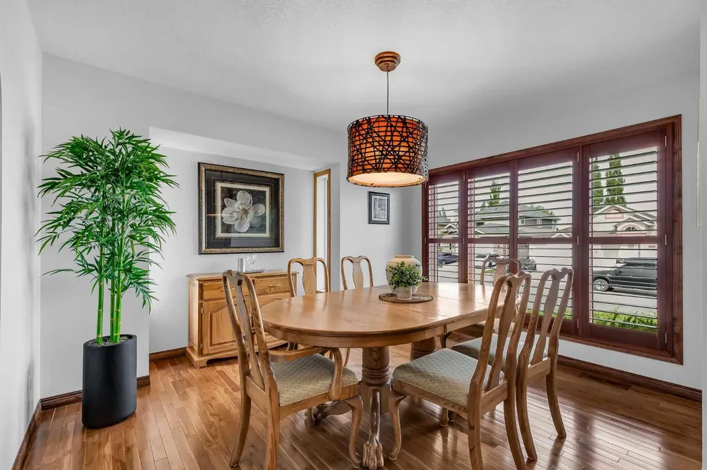 8 Mt Cascade Close SE Calgary AB T2Z 2K3