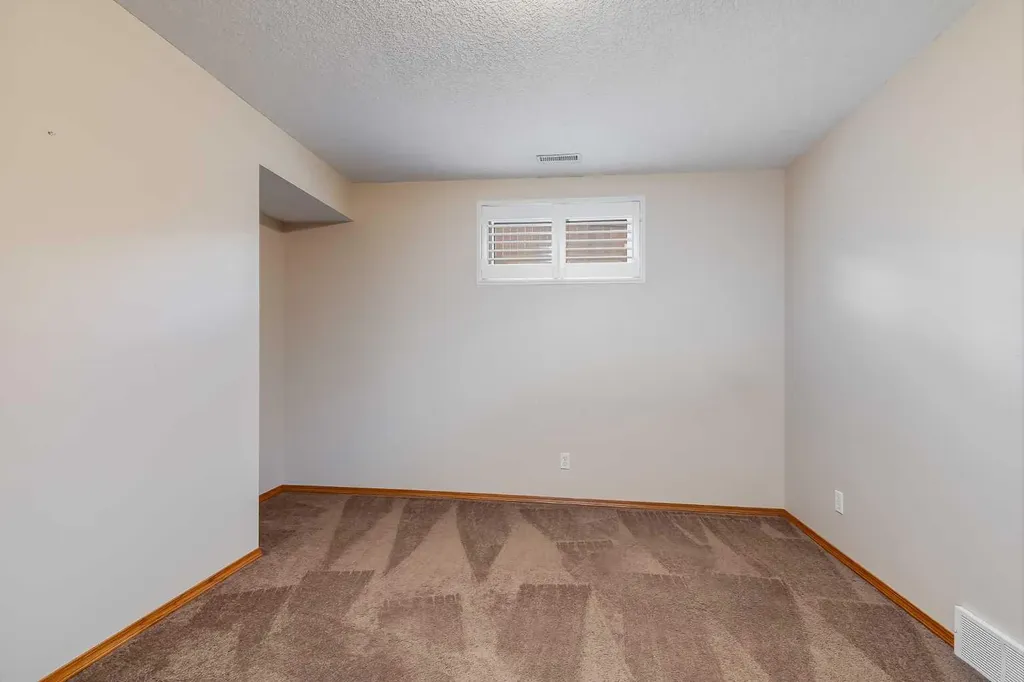 8 Mt Cascade Close SE Calgary AB T2Z 2K3