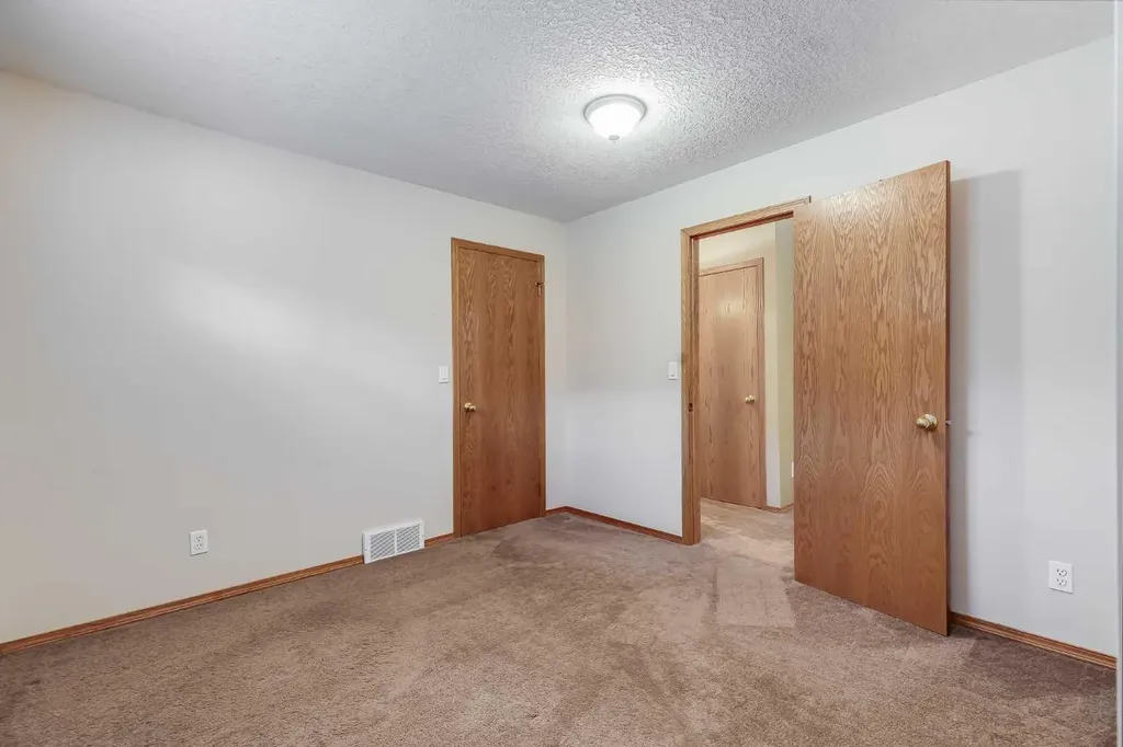 8 Mt Cascade Close SE Calgary AB T2Z 2K3