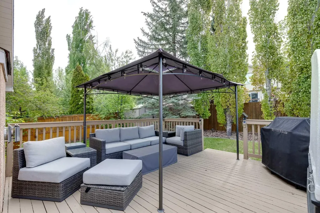 8 Mt Cascade Close SE Calgary AB T2Z 2K3