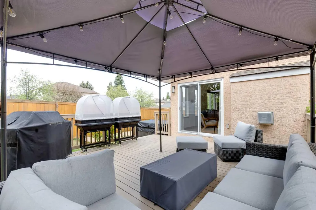 8 Mt Cascade Close SE Calgary AB T2Z 2K3