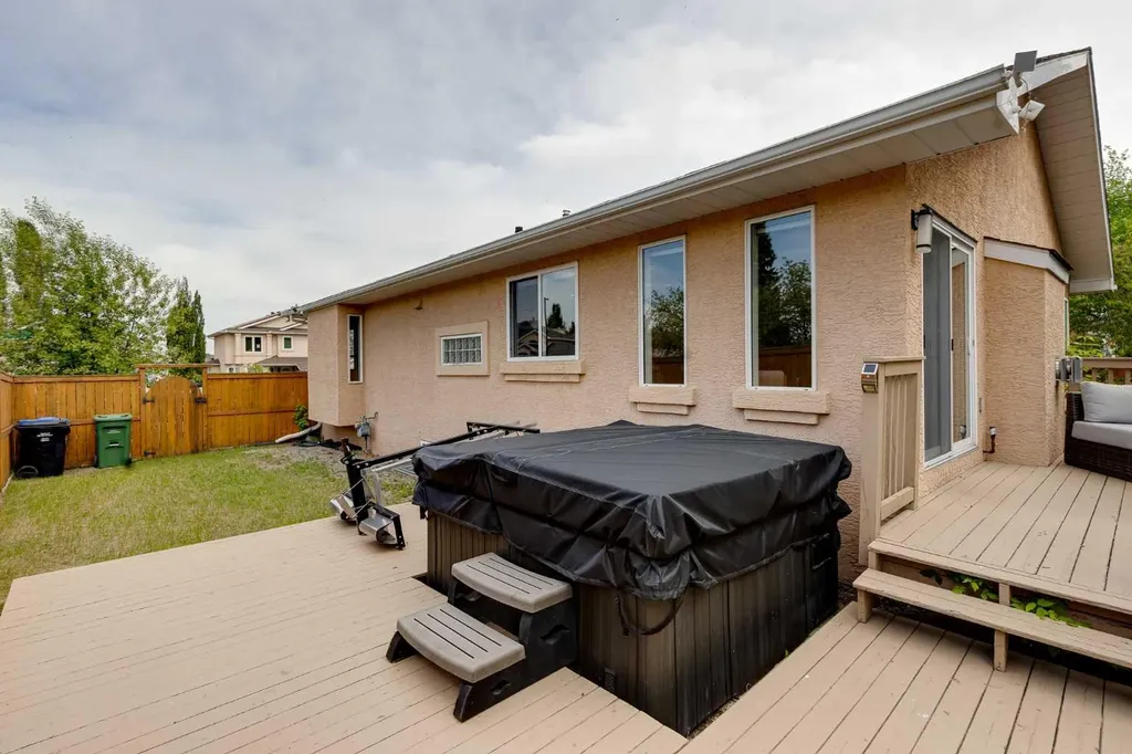 8 Mt Cascade Close SE Calgary AB T2Z 2K3