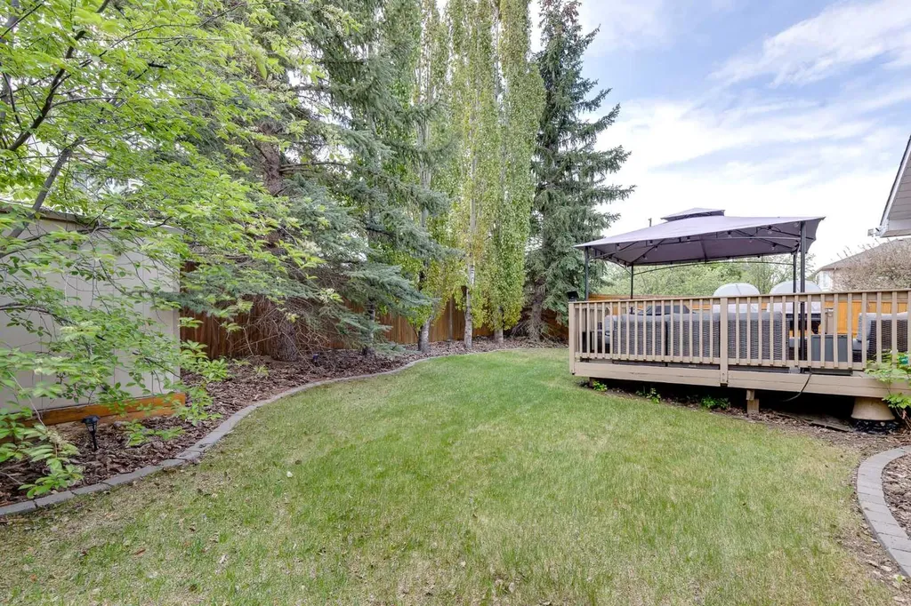 8 Mt Cascade Close SE Calgary AB T2Z 2K3