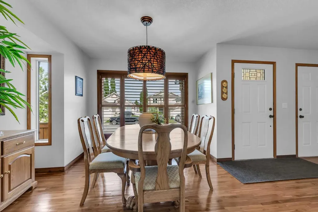 8 Mt Cascade Close SE Calgary AB T2Z 2K3