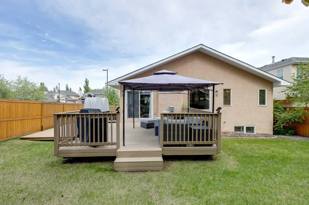 8 Mt Cascade Close SE Calgary AB T2Z 2K3