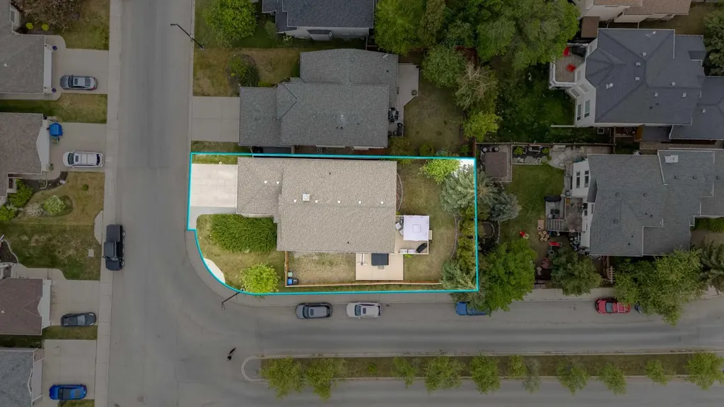 8 Mt Cascade Close SE Calgary AB T2Z 2K3