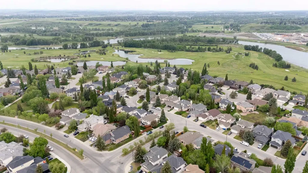 8 Mt Cascade Close SE Calgary AB T2Z 2K3