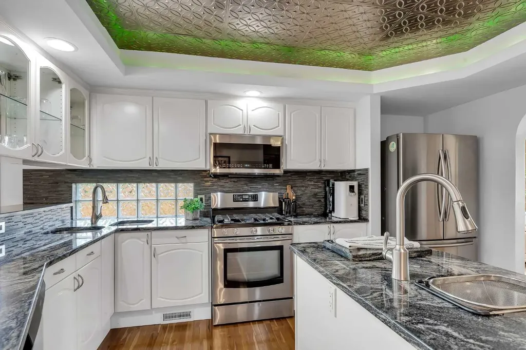 8 Mt Cascade Close SE Calgary AB T2Z 2K3