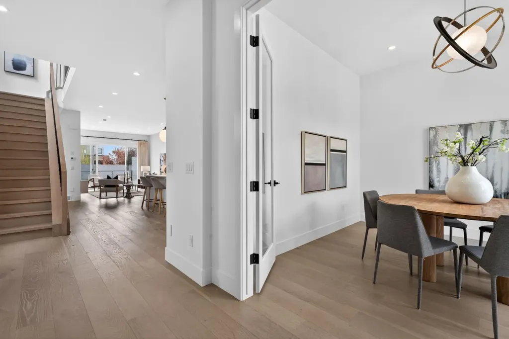 2506 20 Street SW Calgary AB T2T4Z3