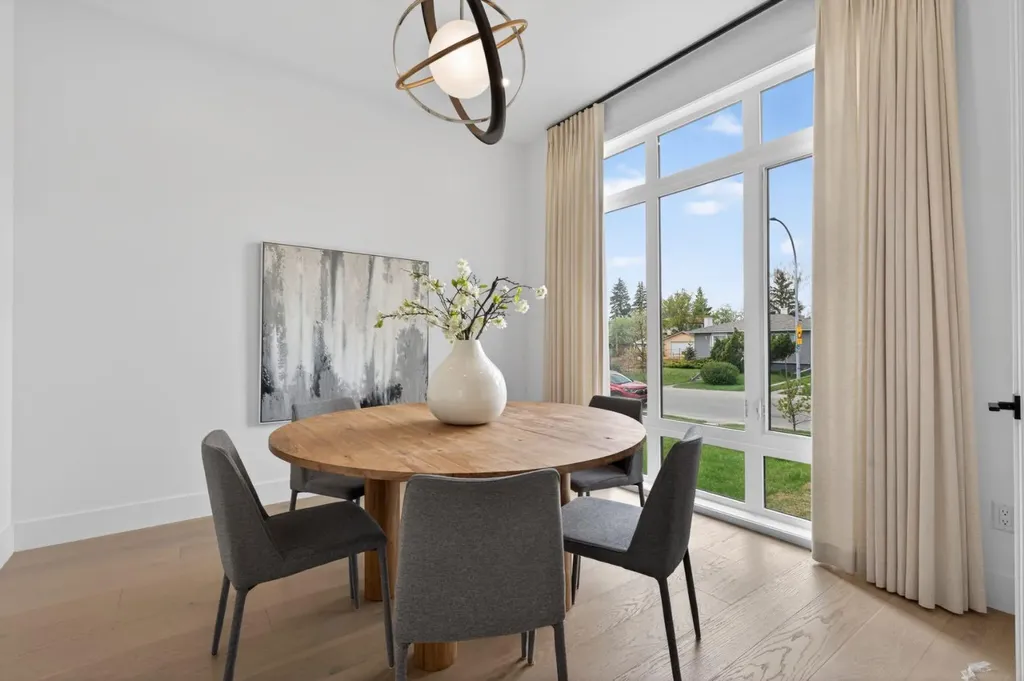 2506 20 Street SW Calgary AB T2T4Z3