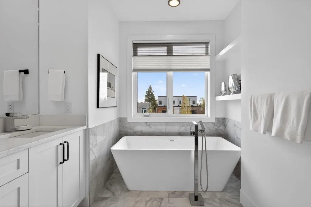 2506 20 Street SW Calgary AB T2T4Z3