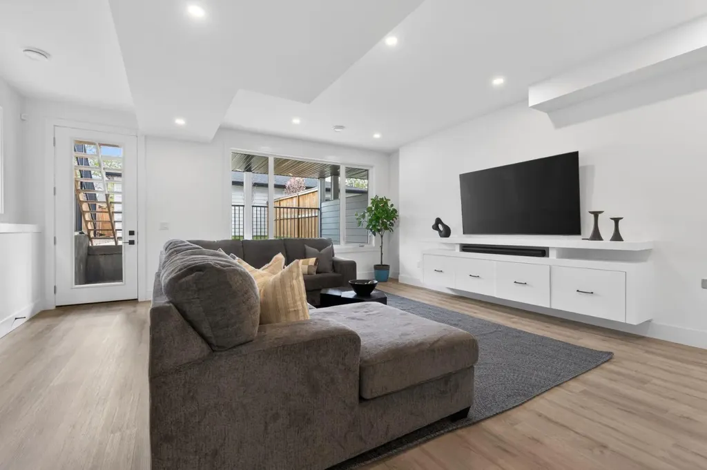 2506 20 Street SW Calgary AB T2T4Z3