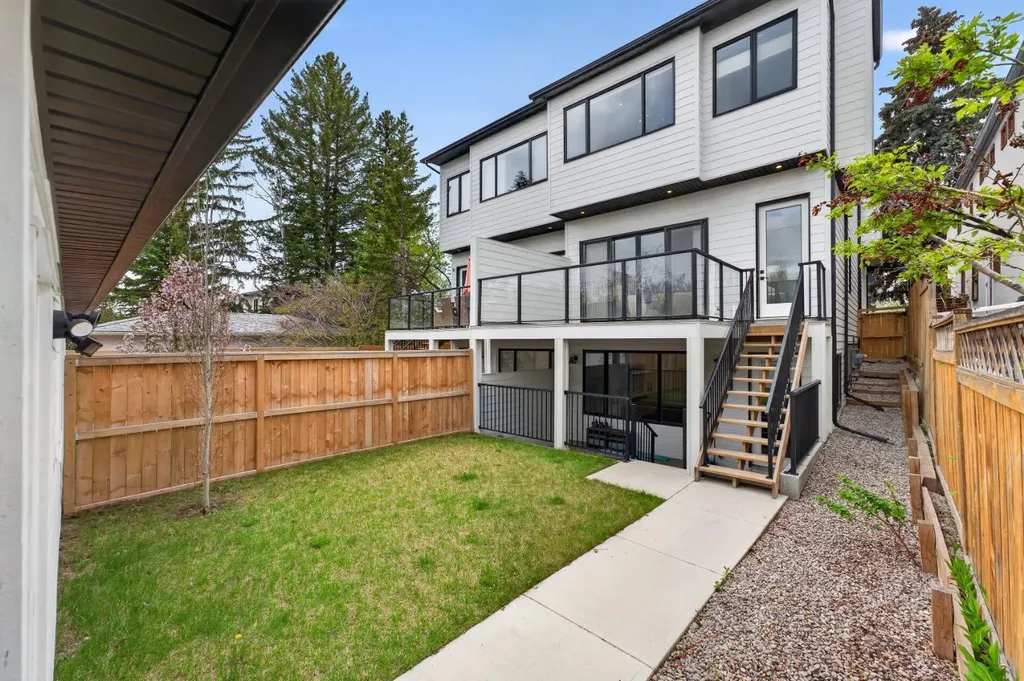 2506 20 Street SW Calgary AB T2T4Z3