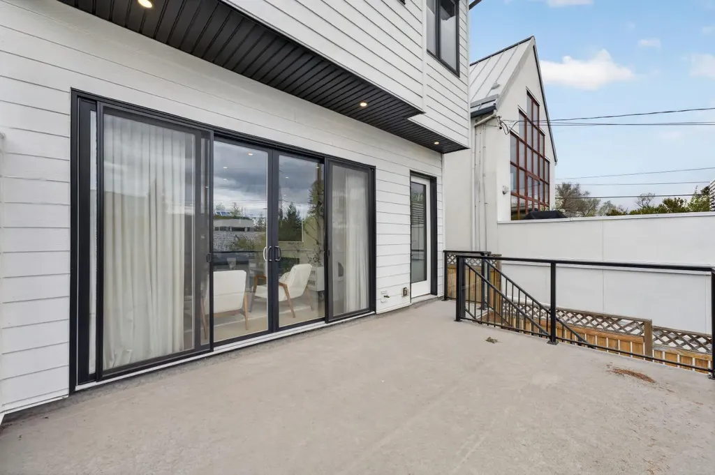 2506 20 Street SW Calgary AB T2T4Z3
