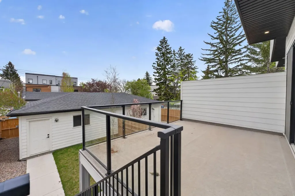 2506 20 Street SW Calgary AB T2T4Z3