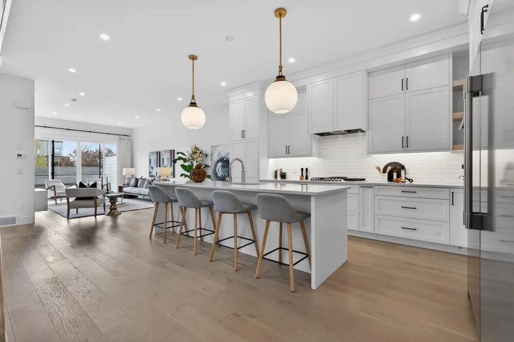 2506 20 Street SW Calgary AB T2T4Z3