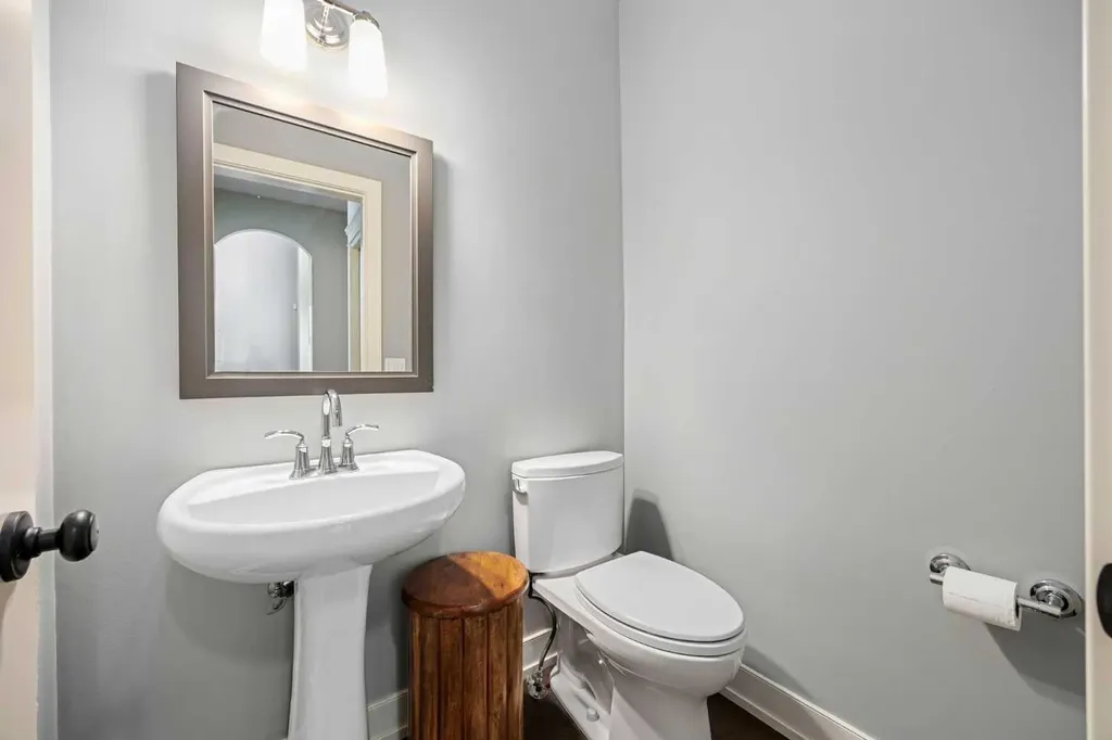 22 Strathridge Court SW Calgary AB T3H 4M2