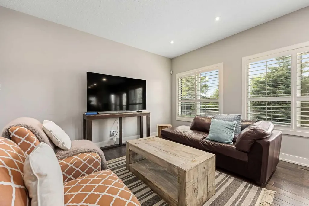 22 Strathridge Court SW Calgary AB T3H 4M2