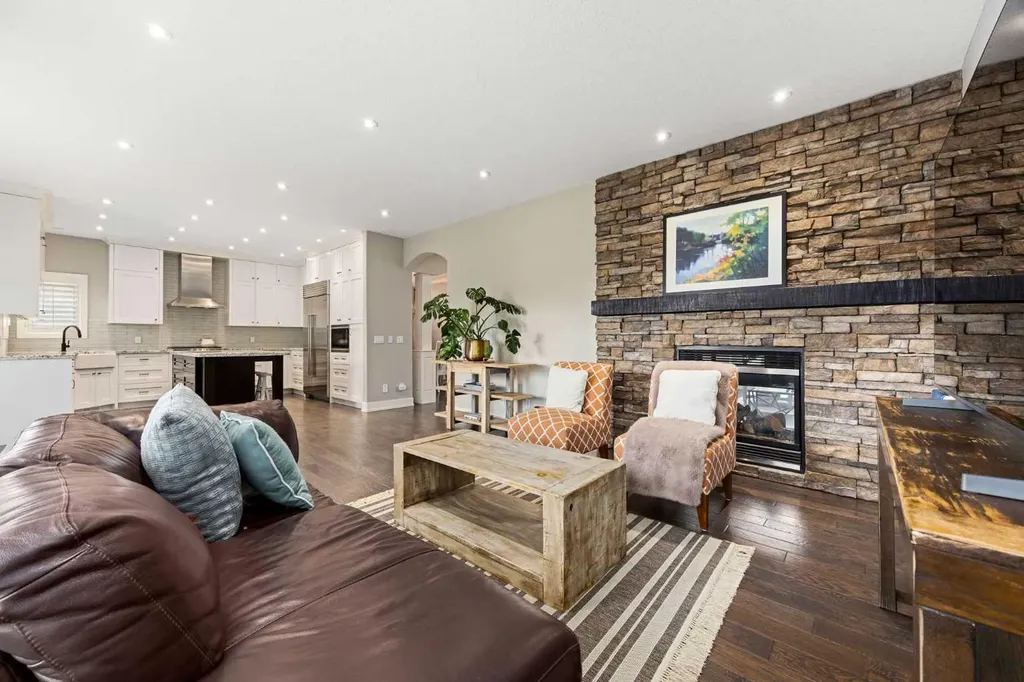 22 Strathridge Court SW Calgary AB T3H 4M2
