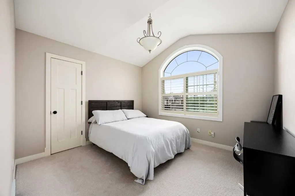 22 Strathridge Court SW Calgary AB T3H 4M2