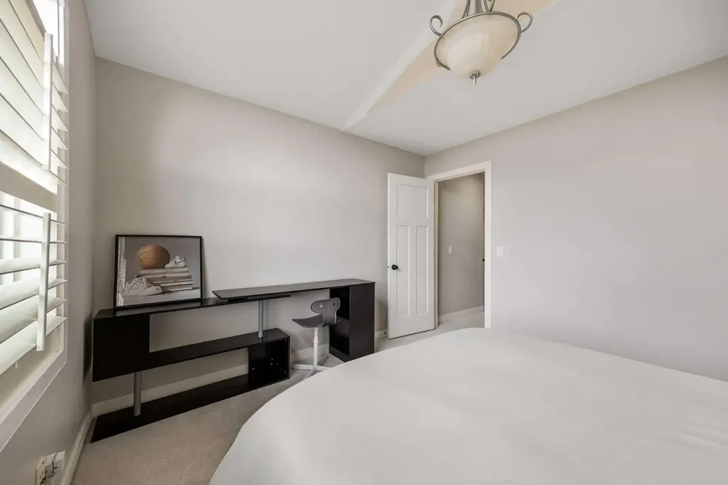 22 Strathridge Court SW Calgary AB T3H 4M2