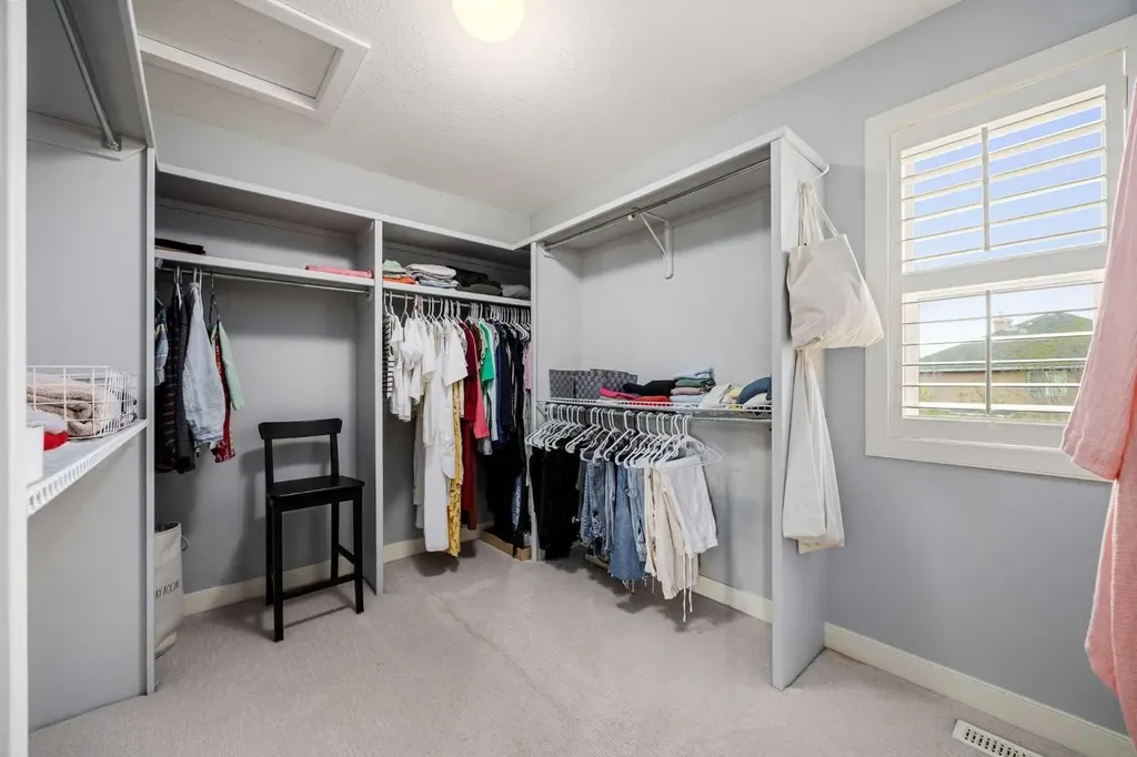 22 Strathridge Court SW Calgary AB T3H 4M2