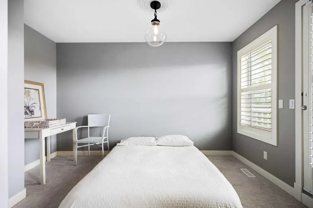 22 Strathridge Court SW Calgary AB T3H 4M2