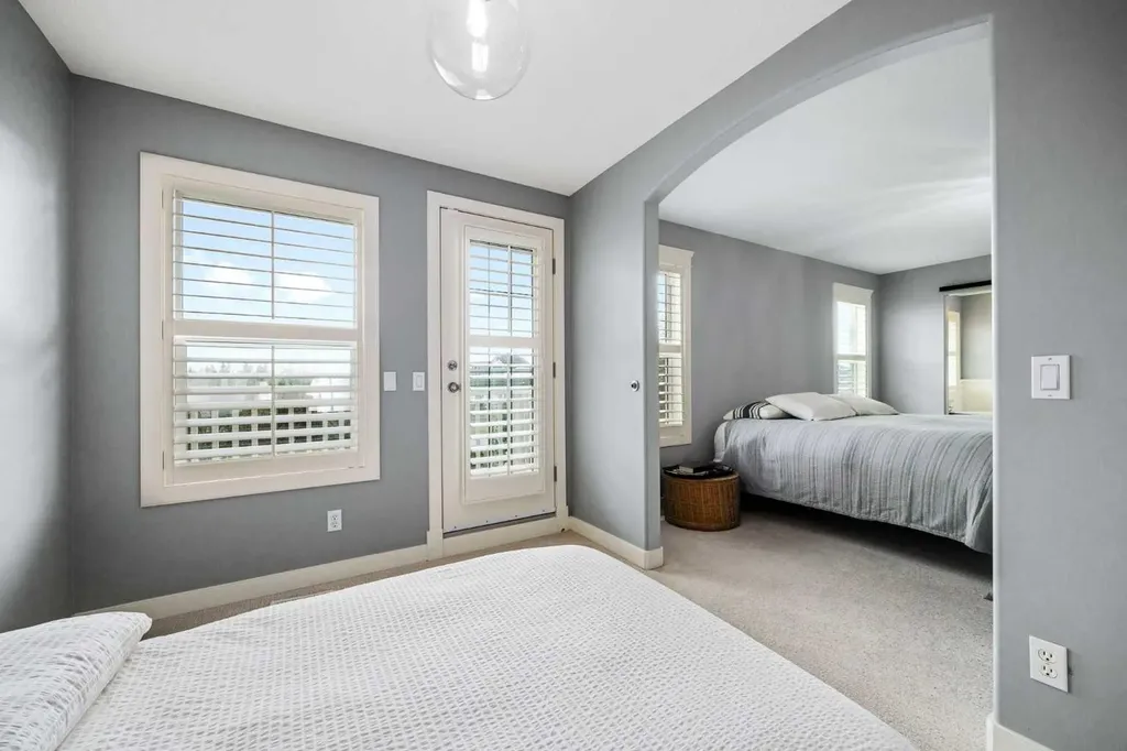 22 Strathridge Court SW Calgary AB T3H 4M2