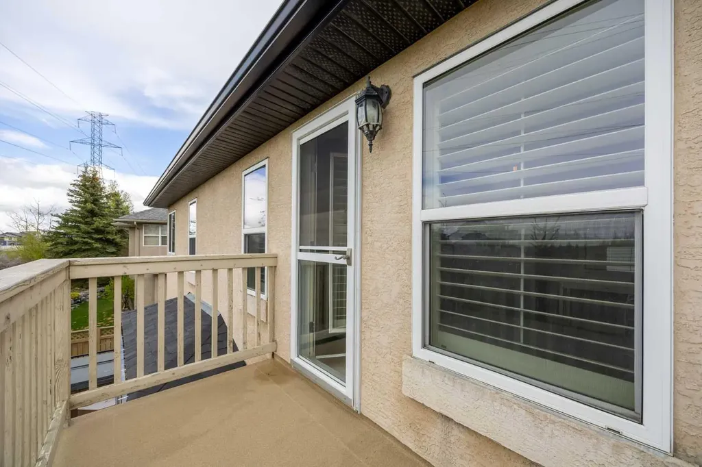 22 Strathridge Court SW Calgary AB T3H 4M2