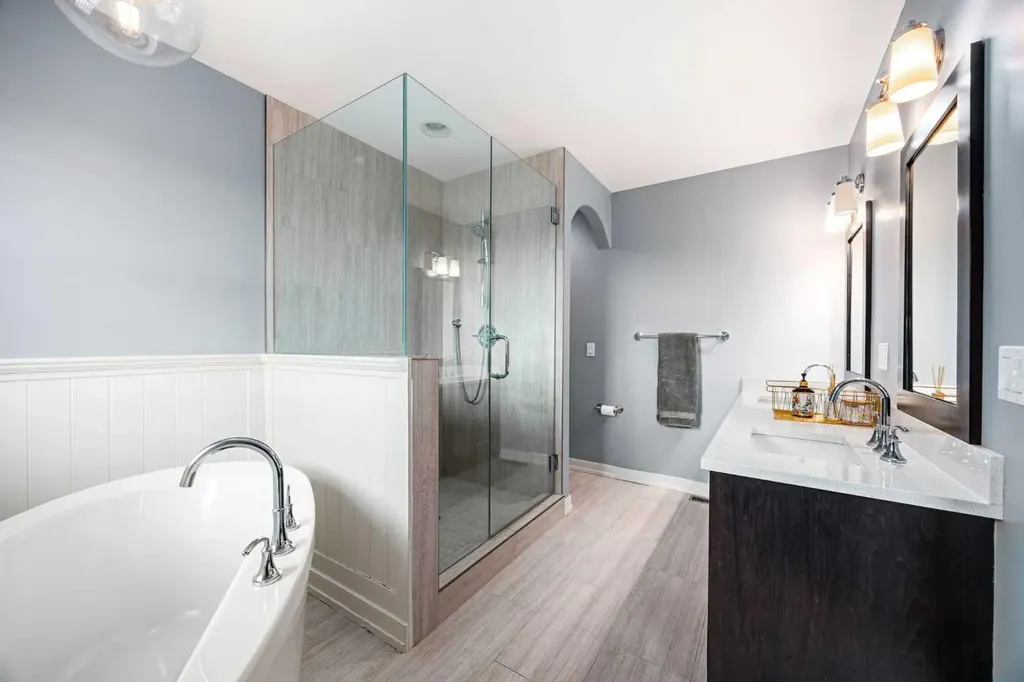 22 Strathridge Court SW Calgary AB T3H 4M2