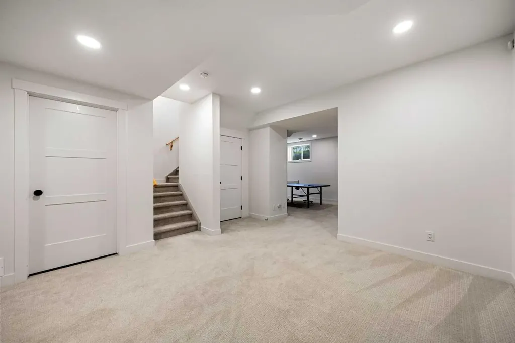 22 Strathridge Court SW Calgary AB T3H 4M2