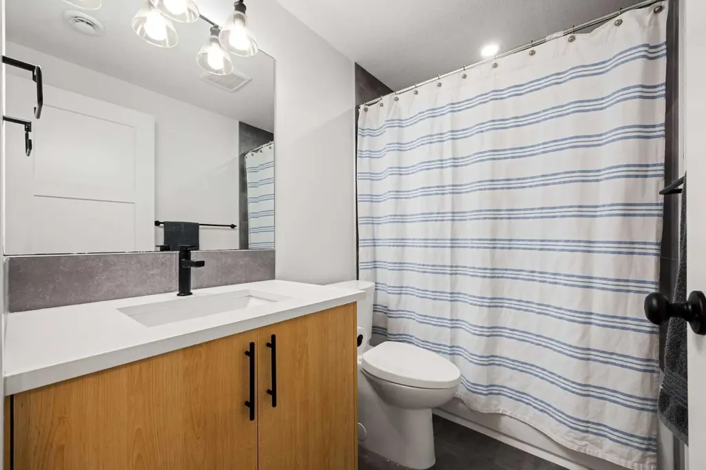 22 Strathridge Court SW Calgary AB T3H 4M2