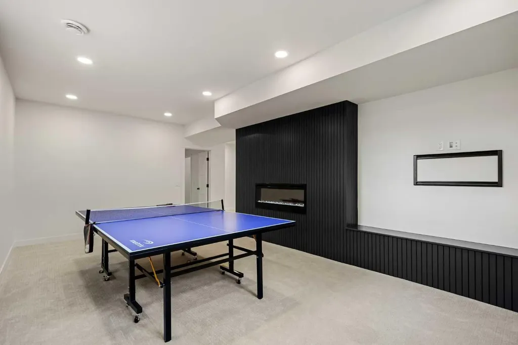 22 Strathridge Court SW Calgary AB T3H 4M2