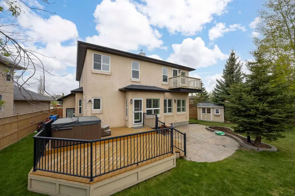 22 Strathridge Court SW Calgary AB T3H 4M2