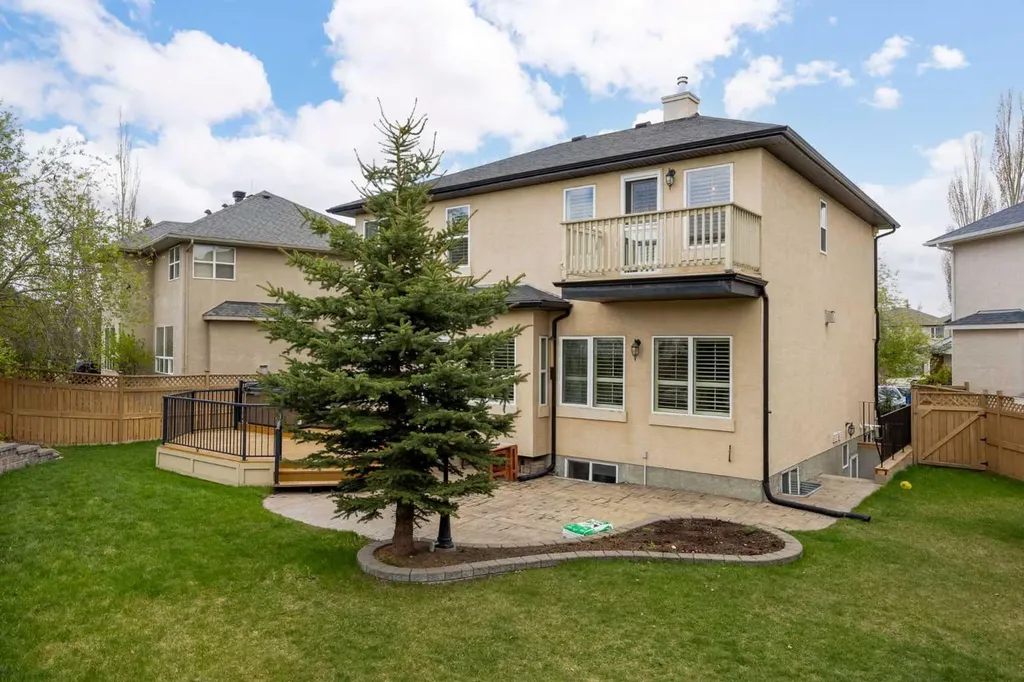 22 Strathridge Court SW Calgary AB T3H 4M2