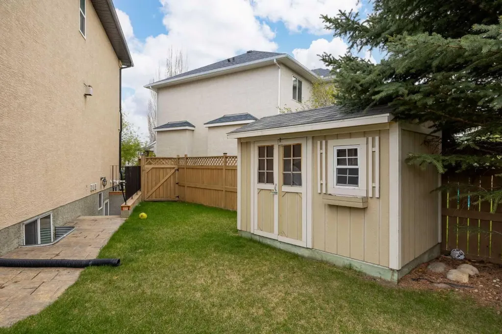 22 Strathridge Court SW Calgary AB T3H 4M2