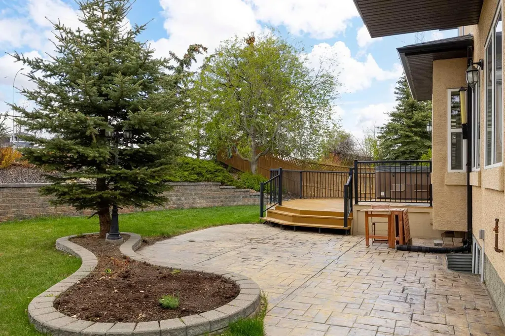22 Strathridge Court SW Calgary AB T3H 4M2