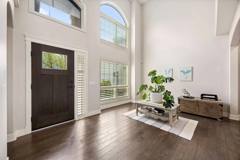 22 Strathridge Court SW Calgary AB T3H 4M2