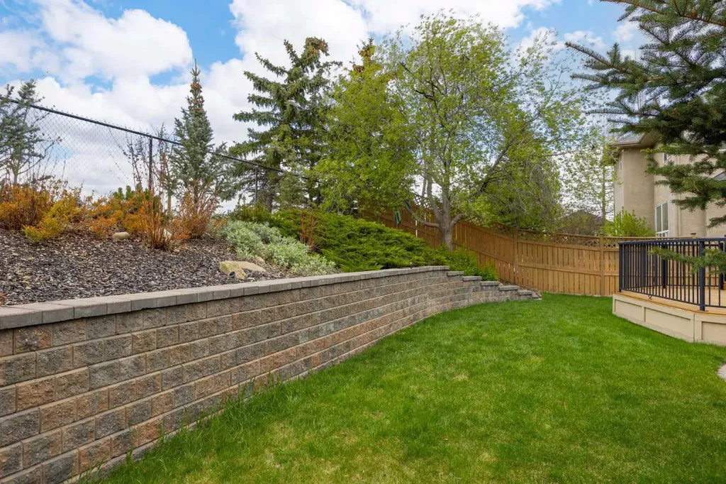 22 Strathridge Court SW Calgary AB T3H 4M2